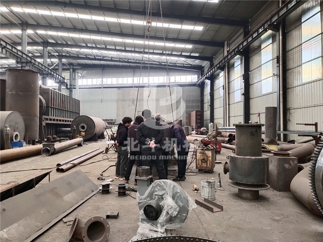 廣東客戶通過這次考察對(duì)炭化爐有了更深入、更全面地了解